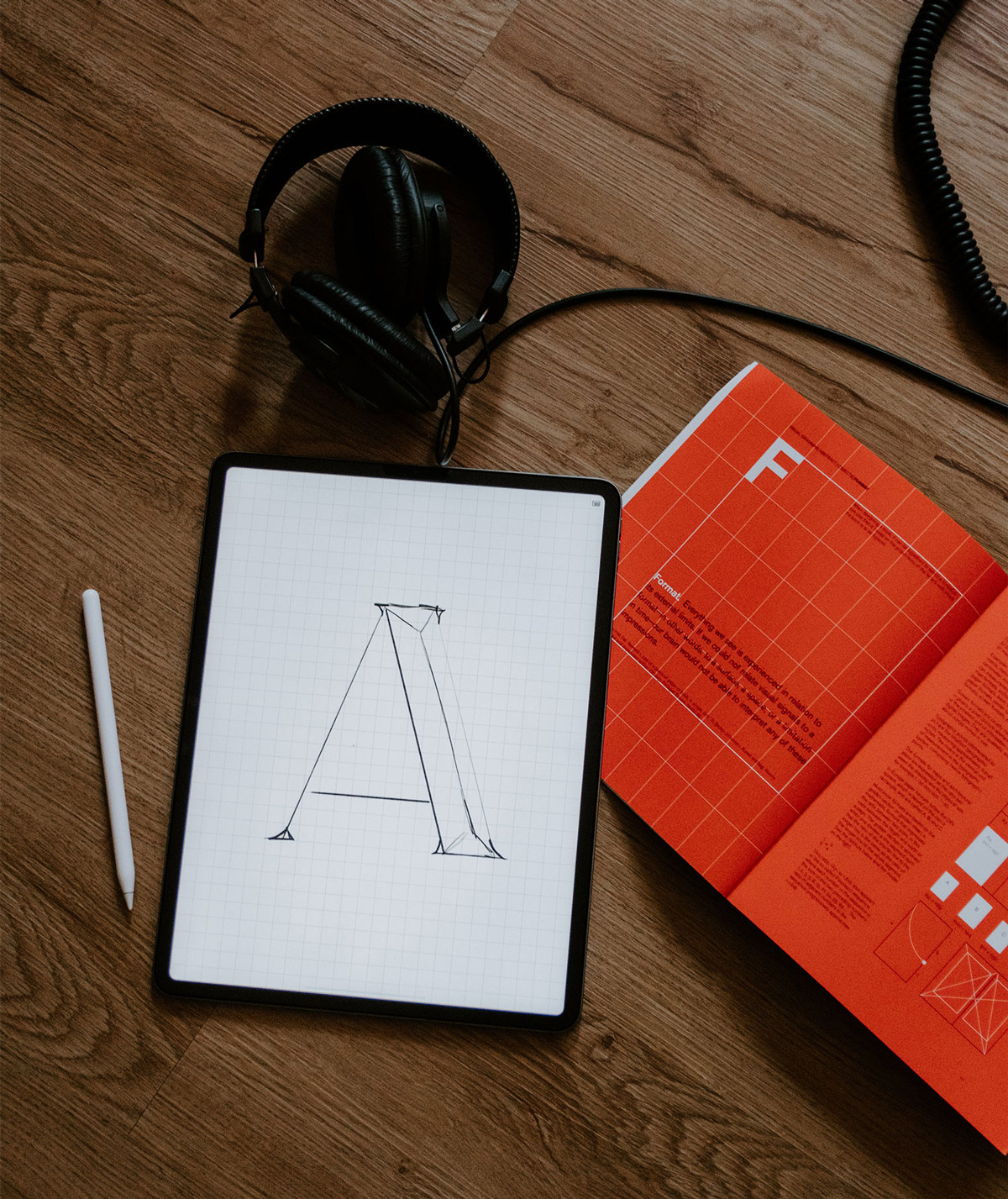 foto di un tablet che raffigura una lettera